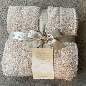 NWT barefoot dreams 45x60 throw blanket